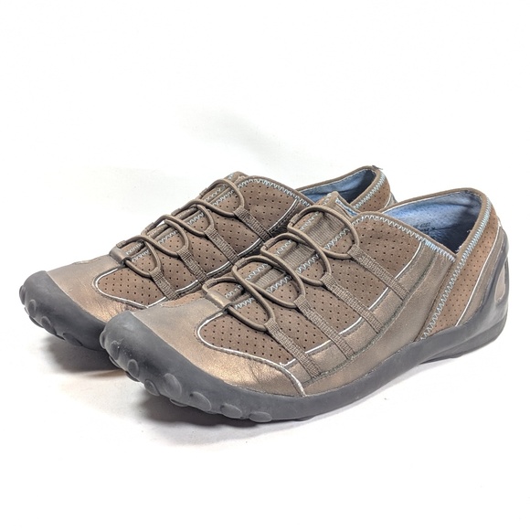 clarks slip on walking shoes